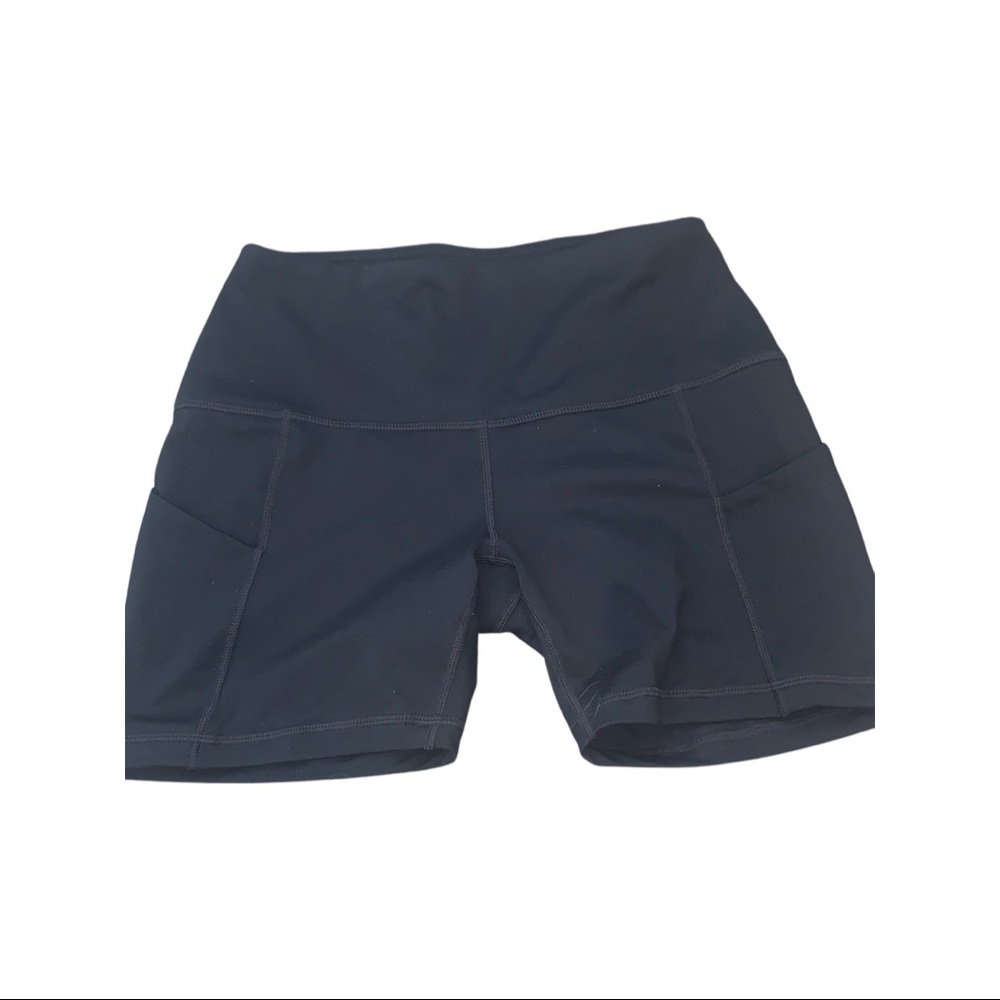 Women’s biker shorts with pockets